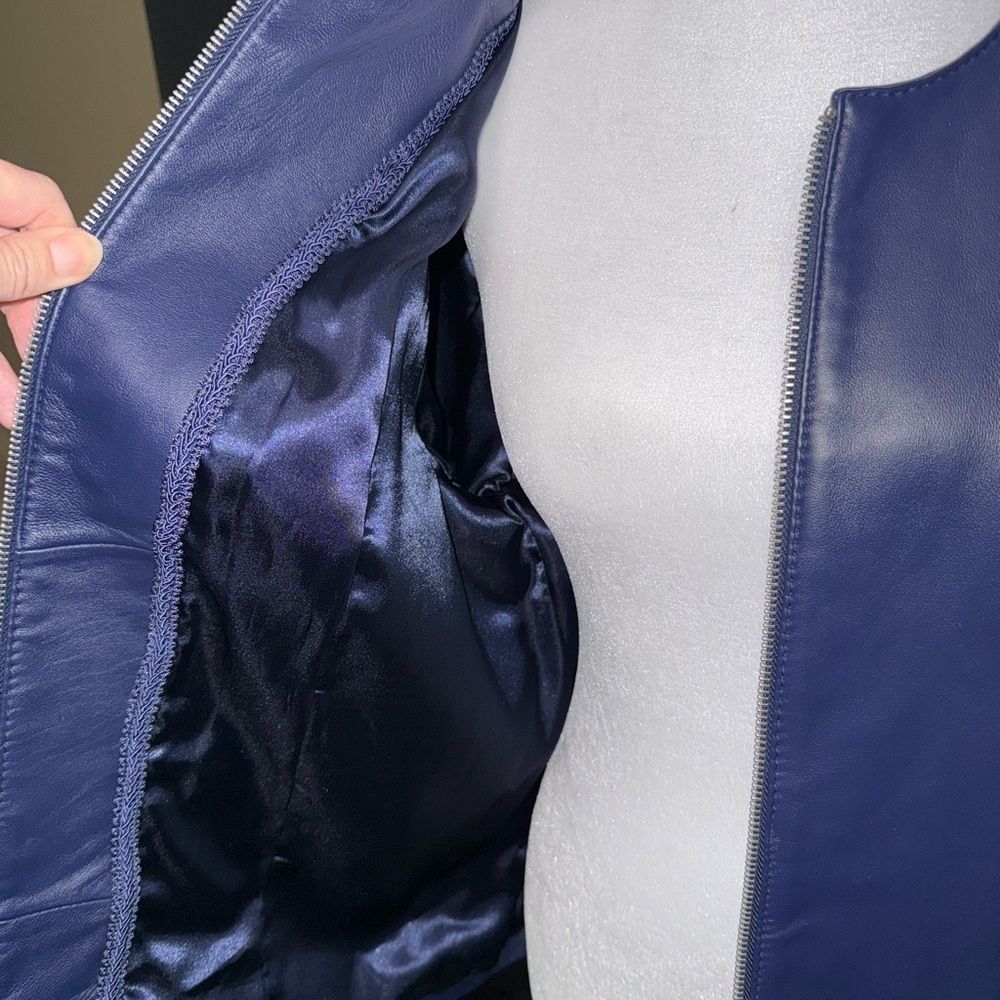 Elegant Women's Indigo Leather Jacket - Picture 11 of 12